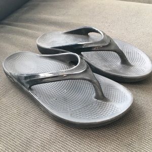 OOFOS Original Thong Sandal Size 7